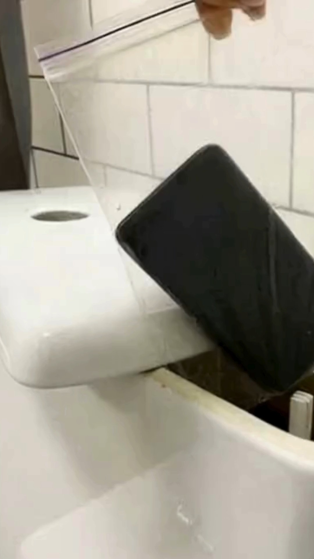 I Accidentally Found My Husband’s Secret Phone in the Toilet Tank. What…